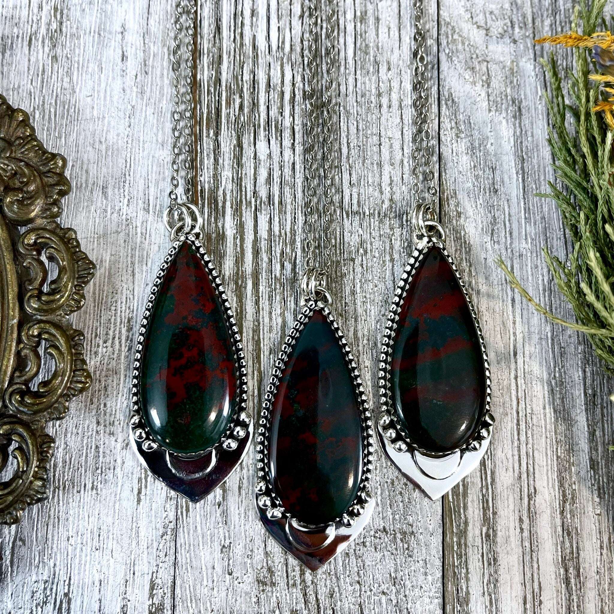 Bev online Necklace- Silver, Bloodstone, Agate, Shell